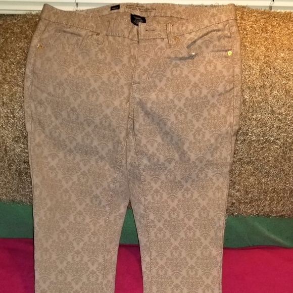 Unique Mossimo textured stretch jeans - Picture 2 of 4
